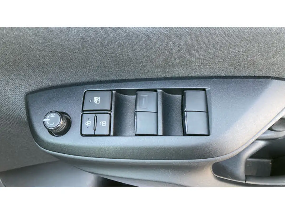 2022-toyota-yaris-15-vvt-i-design-big-30