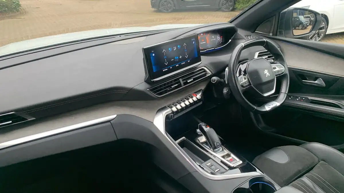 2021-peugeot-3008-suv-12-puretech-gt-premium-big-11