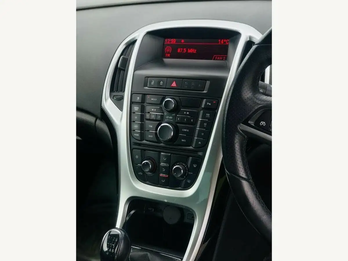 2013-vauxhall-astra-gtc-14-sri-140ps-ss-big-14