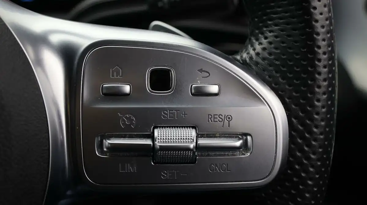 2022-mercedes-benz-cla-13-cla-200-amg-line-premium-plus-night-edition-coupe-4d-big-22