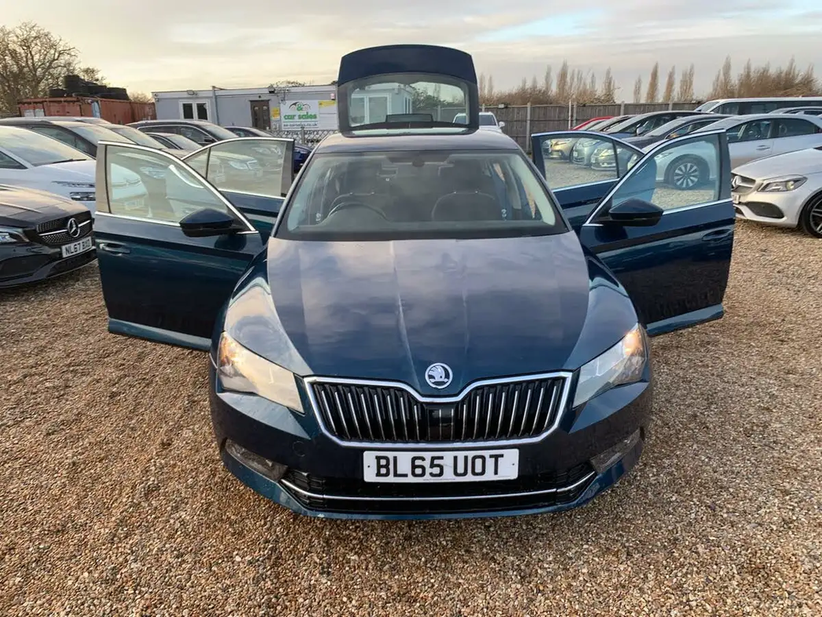 2015-skoda-superb-16tdi-se-120ps-ss-hatchback-big-42