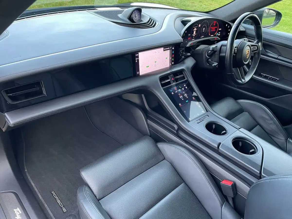 2021-porsche-taycan-e-turbo-s-big-35