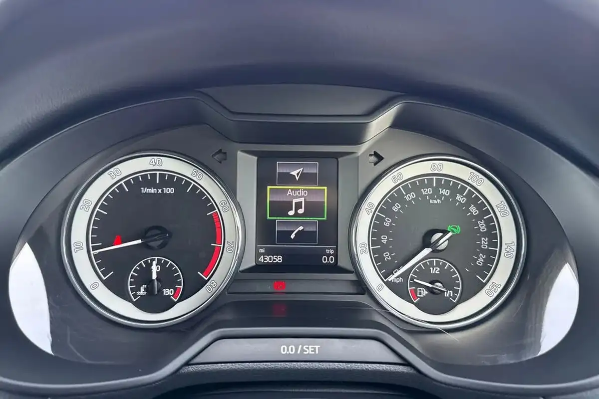 2019-skoda-octavia-20-tsi-se-l-estate-big-44