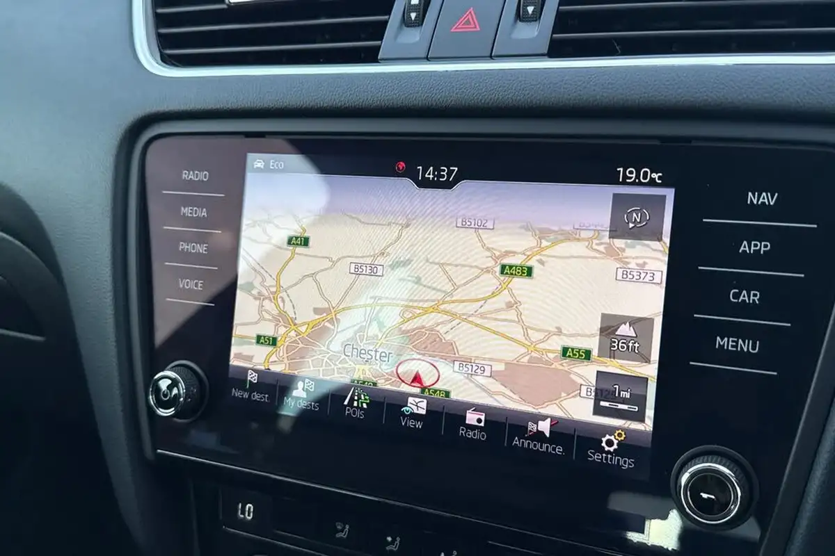 2019-skoda-octavia-20-tsi-se-l-estate-big-16