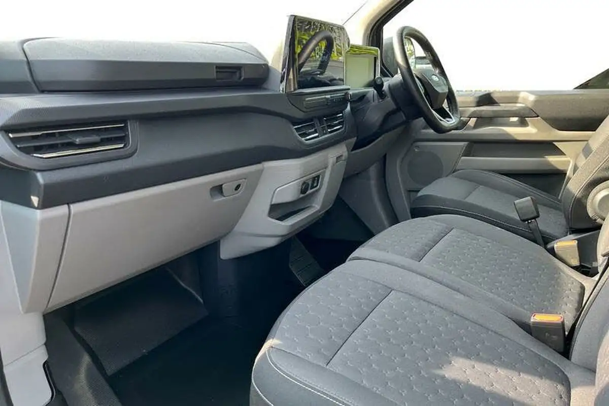 2024-ford-transit-custom-e-320-l1h1-limited-136ps-panel-van-big-3