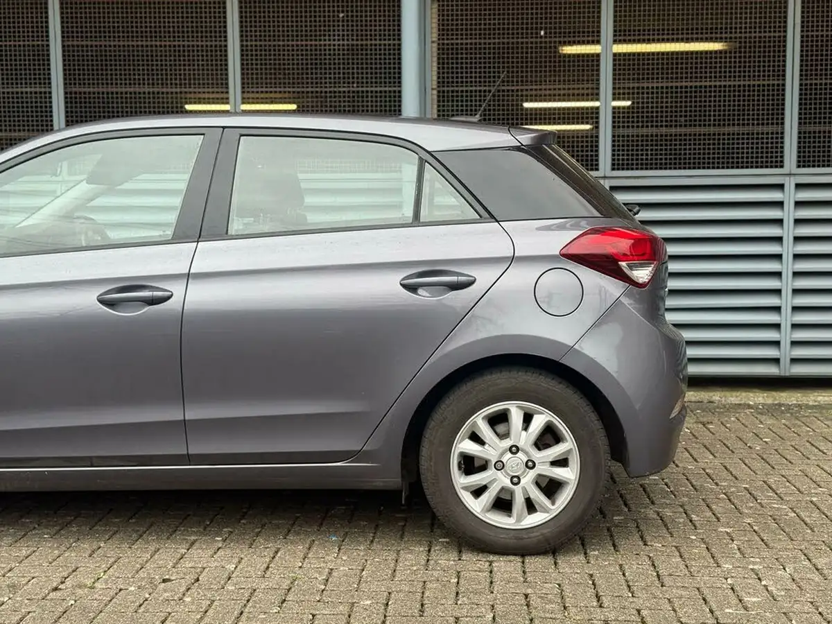 2017-hyundai-i20-12-se-hatchback-5d-big-42