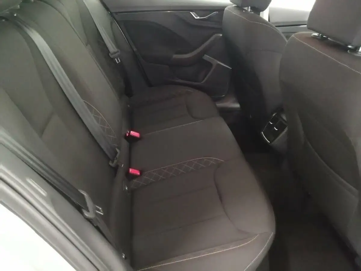 2022-skoda-scala-10-tsi-se-technology-109ps-big-11