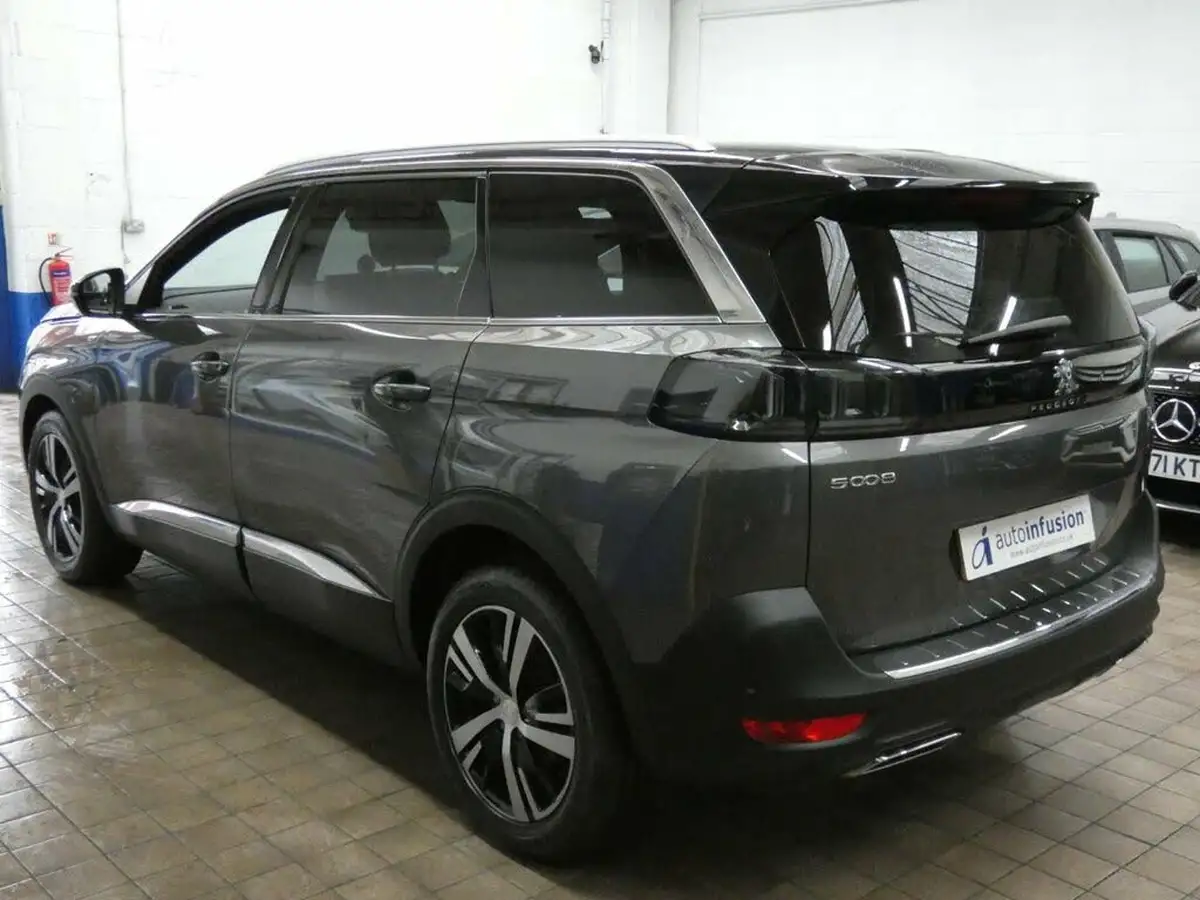 2021-peugeot-5008-suv-12-puretech-gt-eat8-big-23