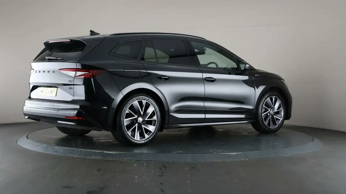 2023-skoda-enyaq-e-80-sportline-big-7