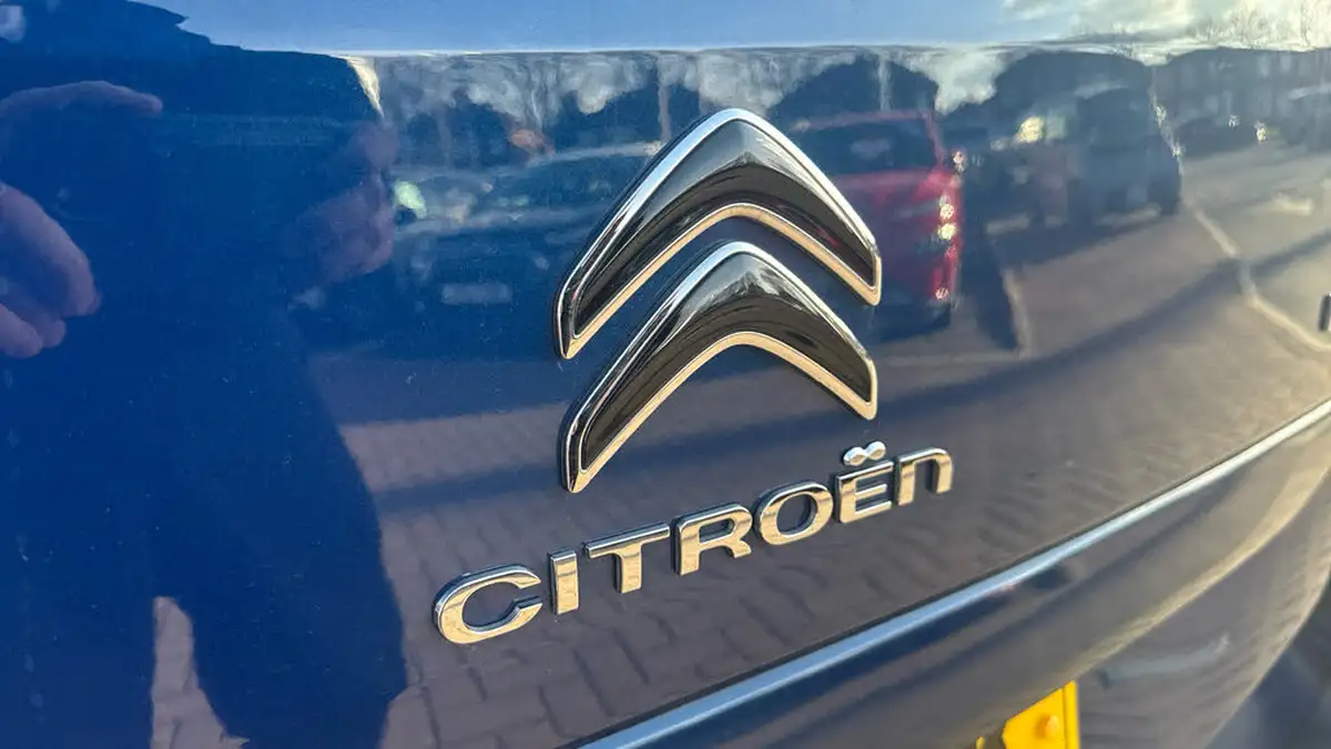 2024-citroen-berlingo-15-bluehdi-feel-m-size-ss-100pseu6d-big-25