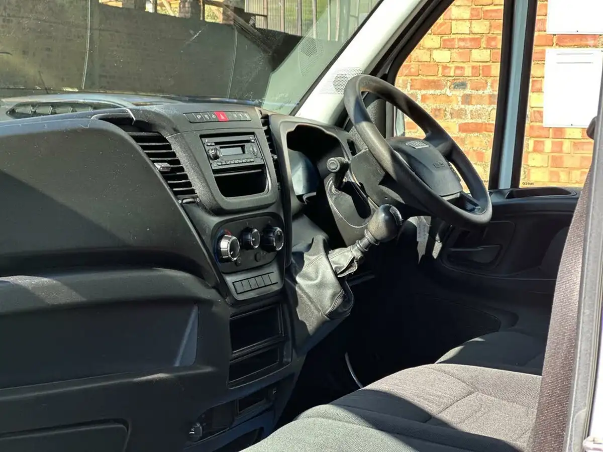 2016-iveco-daily-s-class-23td-35s13v-3000-h1-plus-panel-big-31