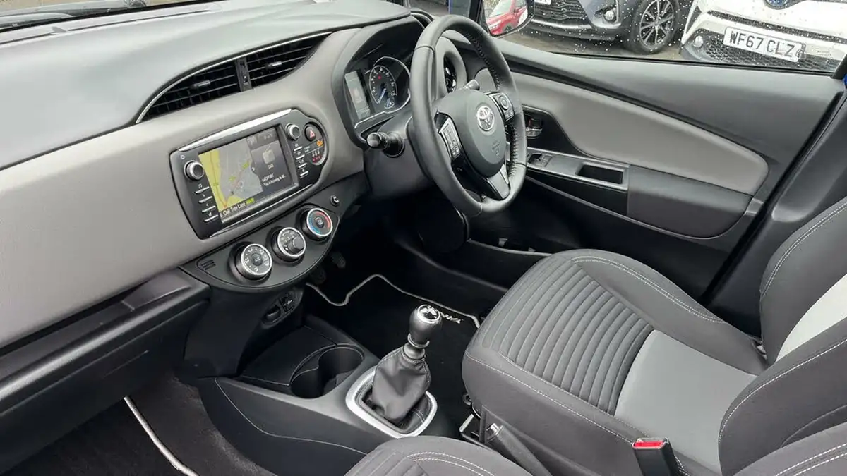 2017-toyota-yaris-15-vvt-i-icon-tech-111bhp-1497cc-big-30