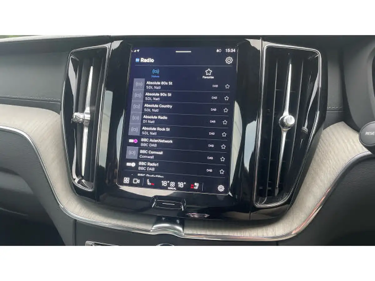 2023-volvo-xc60-20-t8-ultimate-dark-big-39