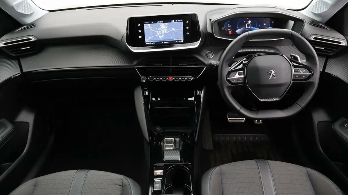 2023-peugeot-208-12-puretech-allure-premium-130ps-eat8-big-13