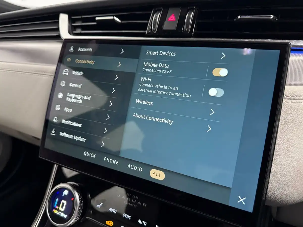 2022-jaguar-xf-20-d200-r-dynamic-se-rwd-saloon-4d-big-44
