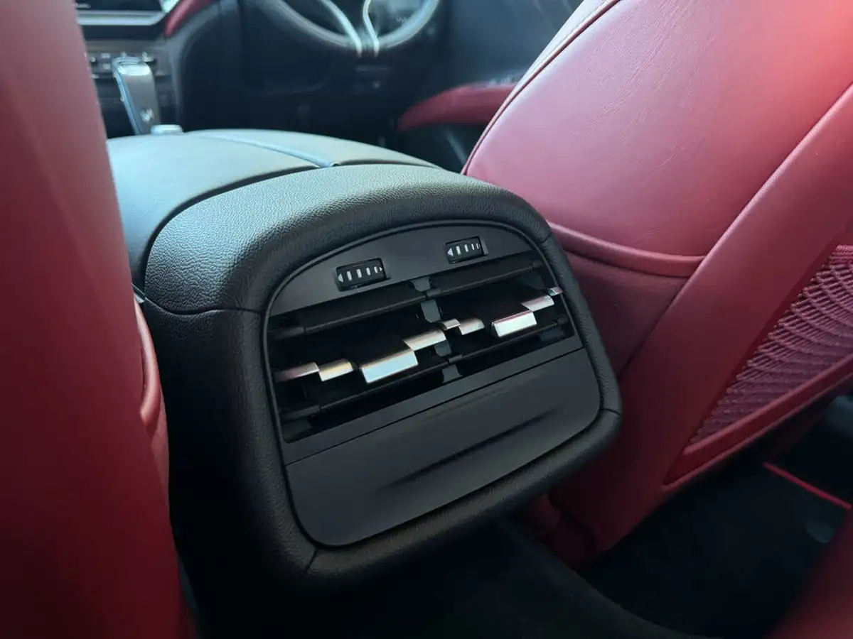 2022-maserati-ghibli-30-modena-350ps-big-38