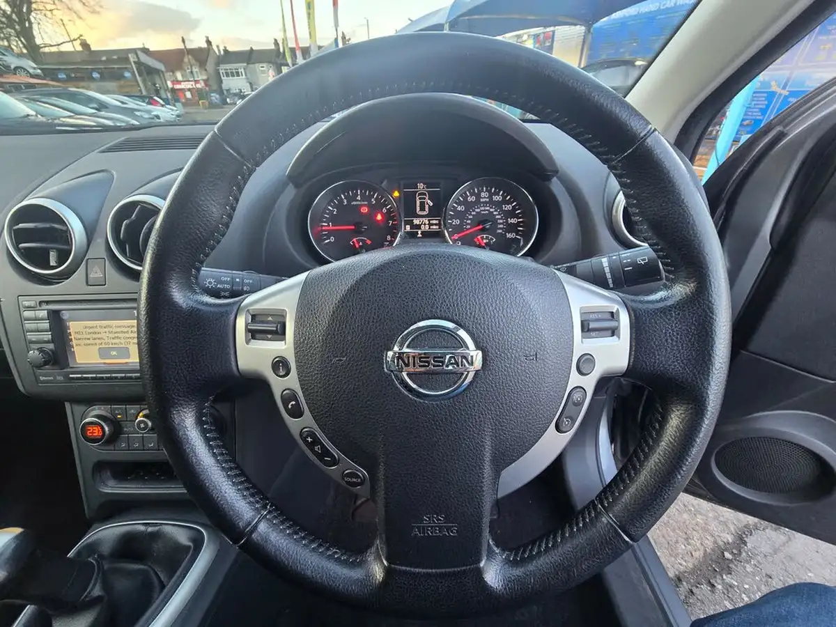 2011-nissan-qashqai-16-n-tec-big-14