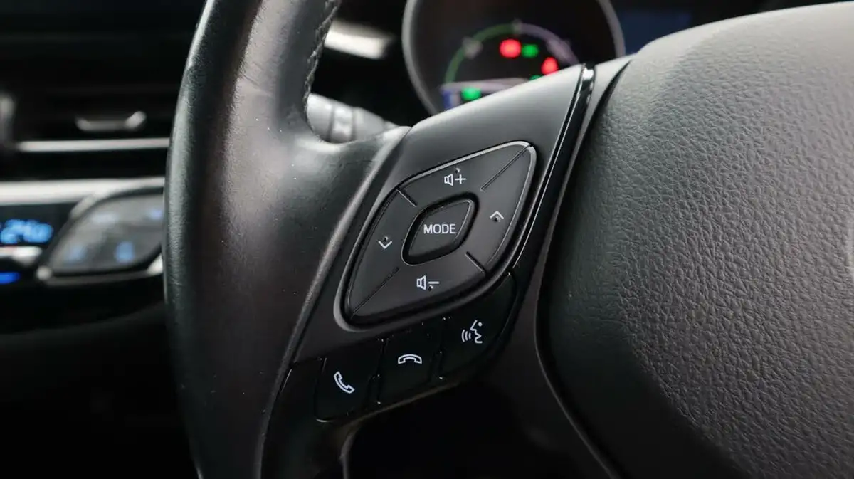 2018-toyota-c-hr-18-vvt-i-excel-big-25
