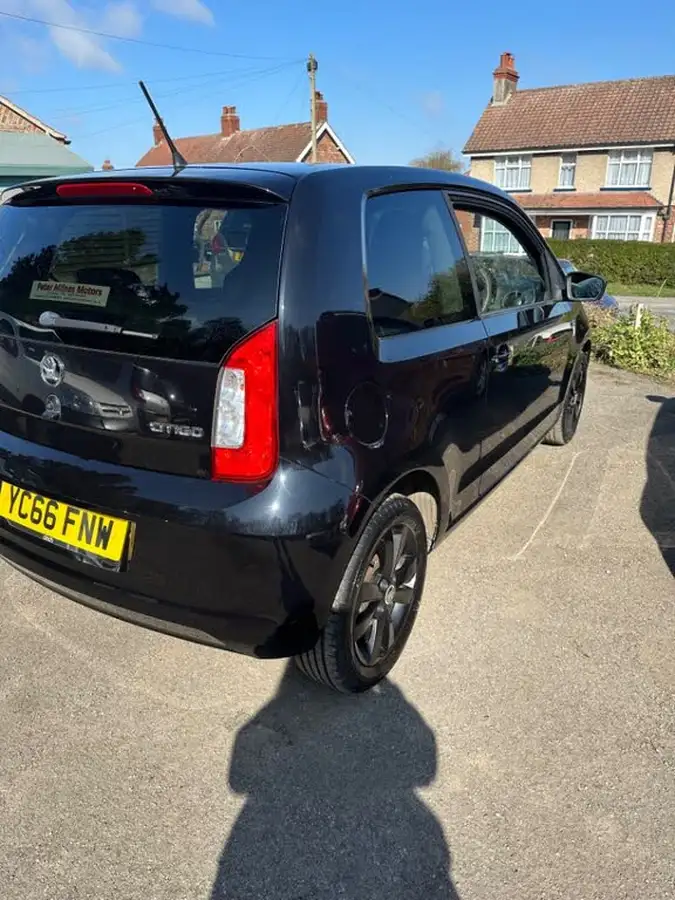 2016-skoda-citigo-10-mpi-black-edition-3d-big-7