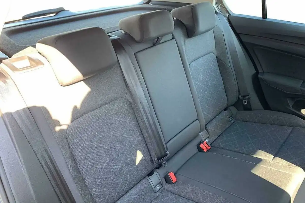 2022-volkswagen-golf-15-tsi-life-150ps-hatchback-big-7