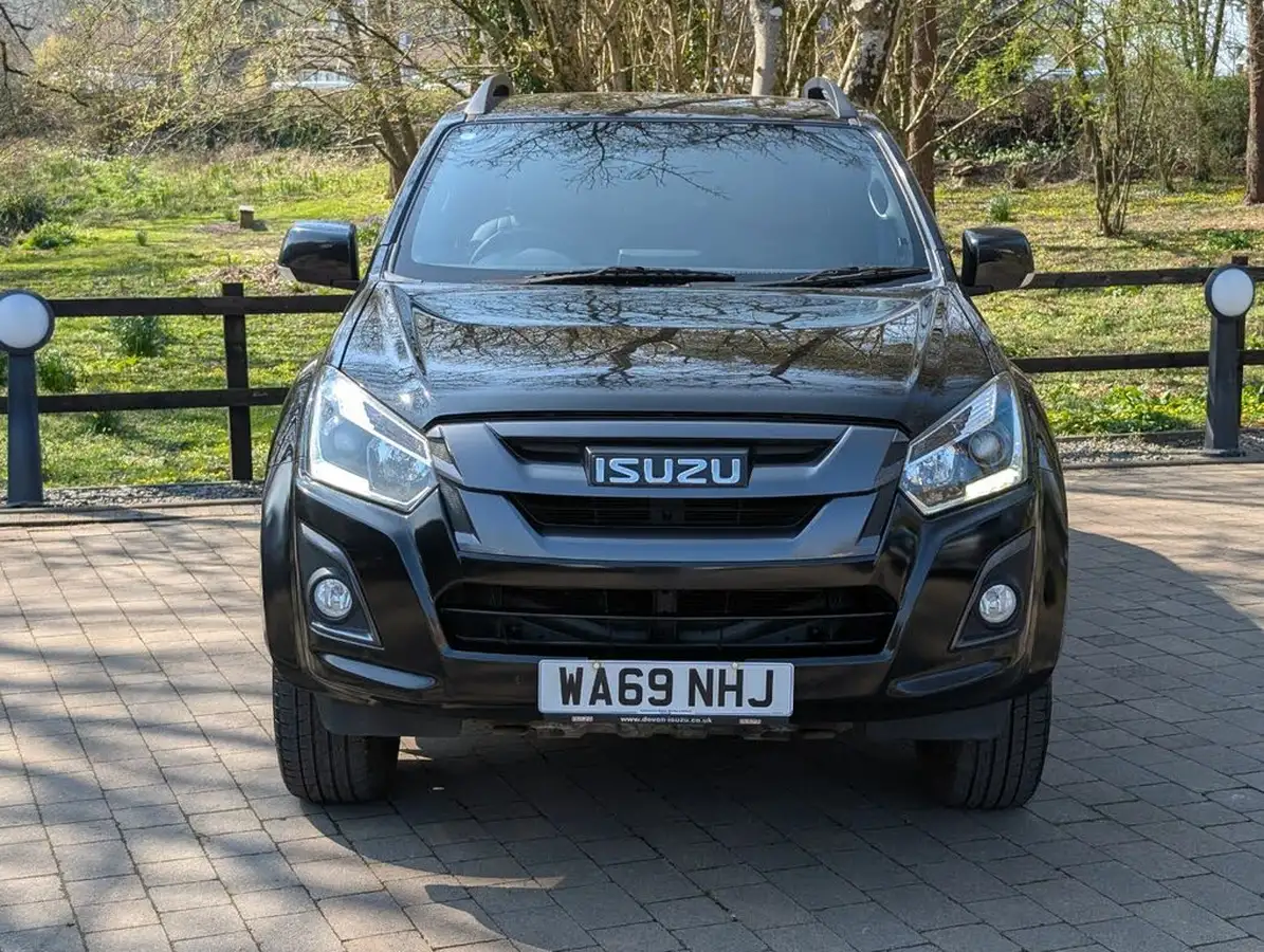 2019-isuzu-d-max-19td-blade-auto-big-1