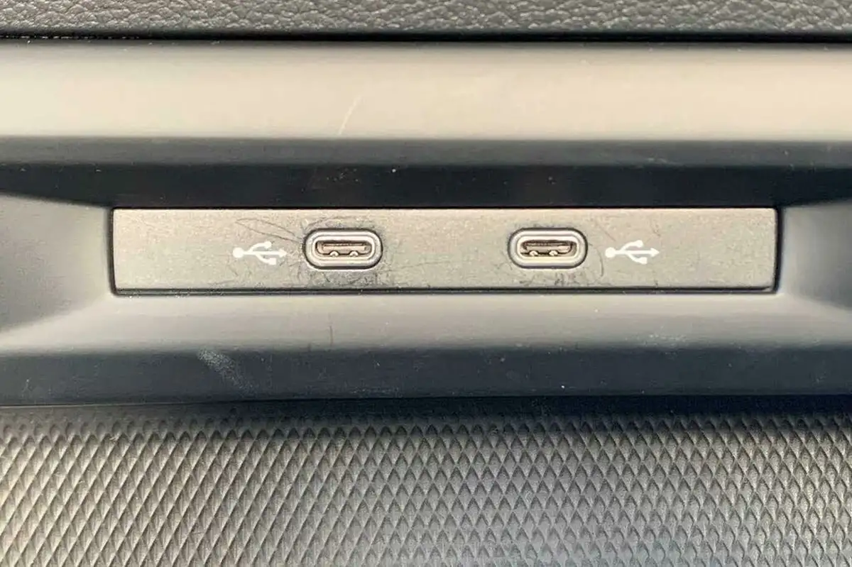 2022-volkswagen-golf-15-tsi-life-150ps-hatchback-big-31