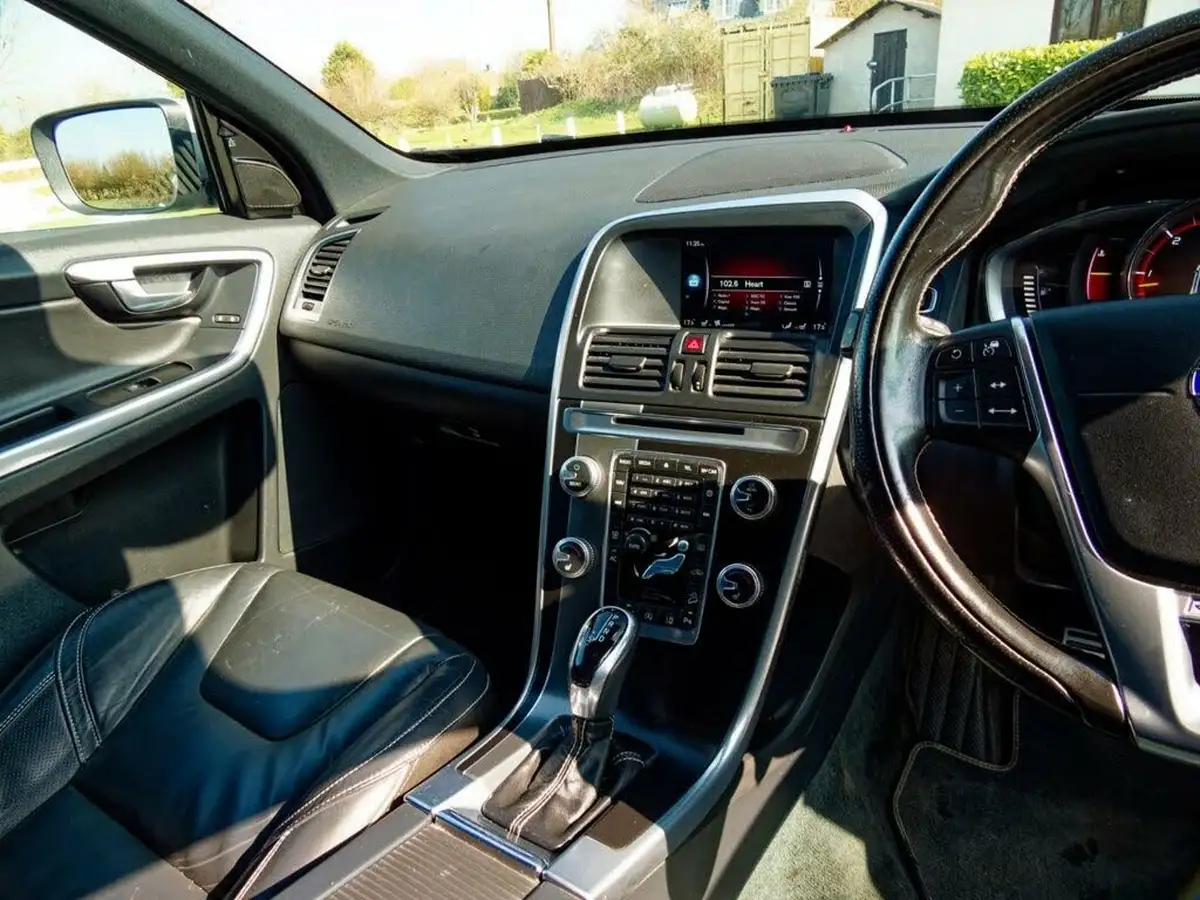2015-volvo-xc60-24td-d4-r-design-lux-190bhp-nav-ss-geartronic-big-20