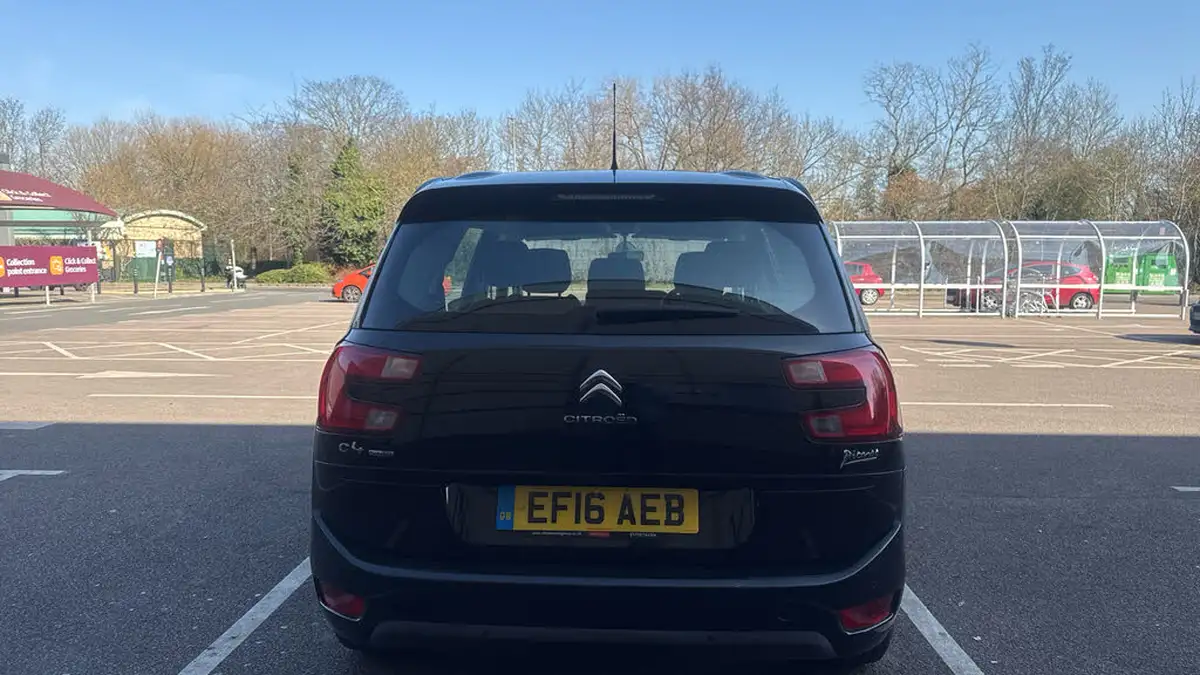 2016-citroen-grand-c4-picasso-16bluehdi-exclusive-eat6-big-8