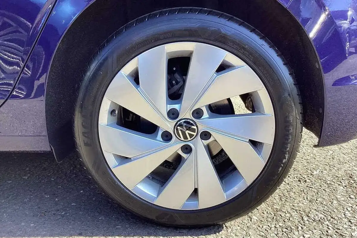 2022-volkswagen-golf-15-tsi-style-130ps-hatchback-big-4