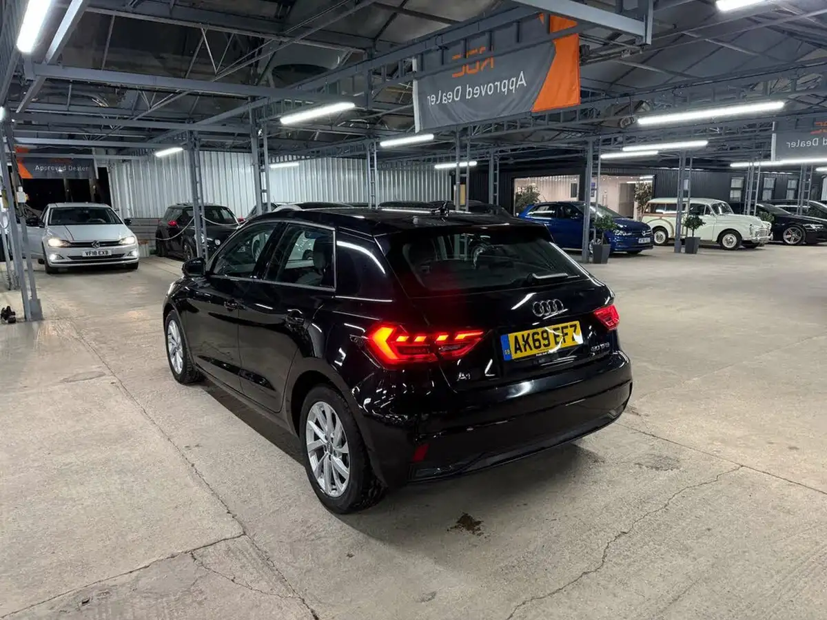 2019-audi-a1-10-30-tfsi-sport-big-10