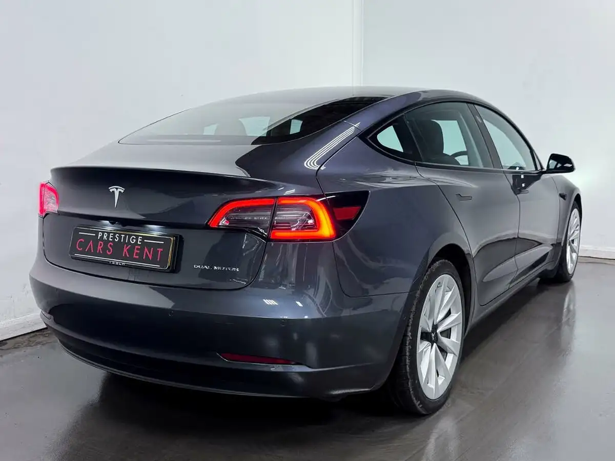 2021-tesla-model-3-e-long-range-awd-big-13