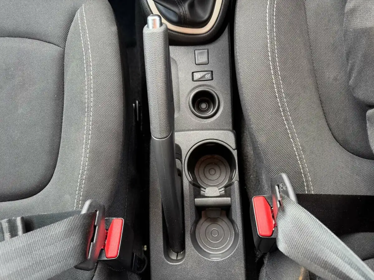 2019-renault-captur-09-tce-play-big-40
