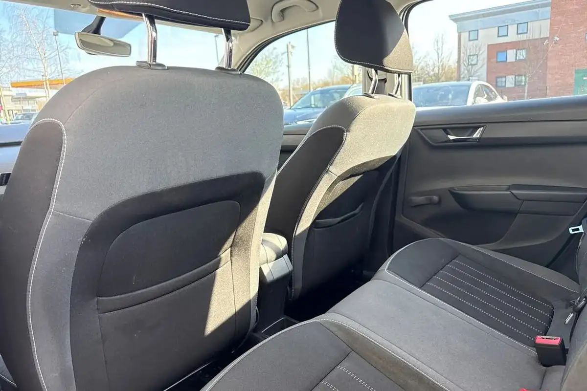 2020-skoda-fabia-10-tsi-se-l-110ps-hatchback-big-34