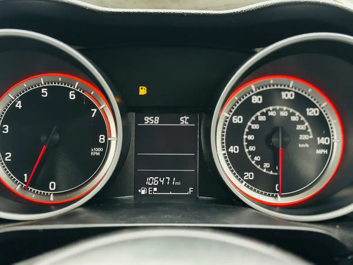 2019-suzuki-swift-12-dualjet-attitude-big-13