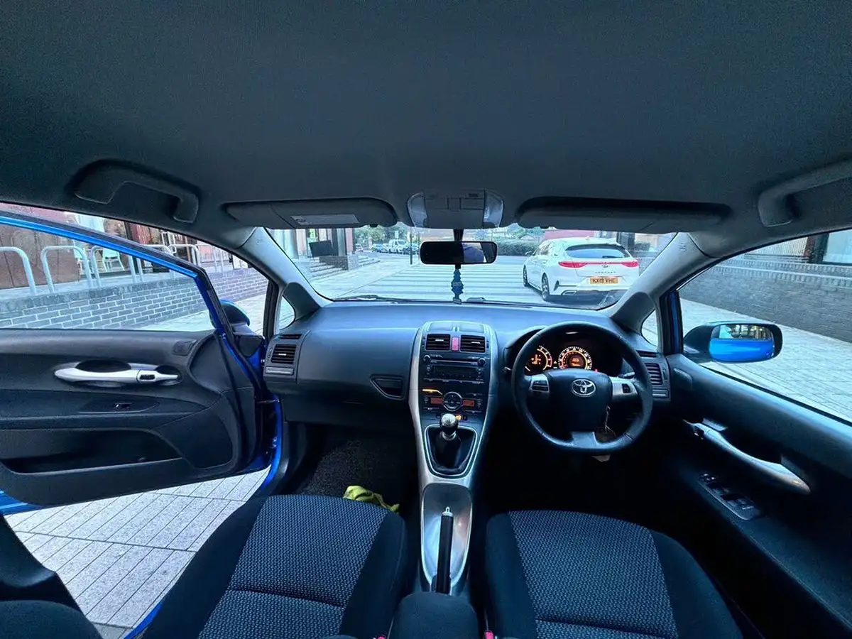 2010-toyota-auris-16-tr-v-matic-5d-big-37