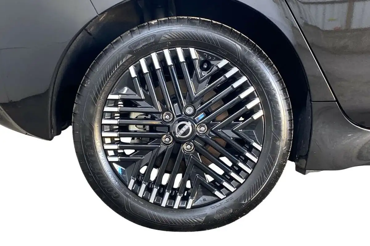 2024-nissan-leaf-e-tekna-39kwh-big-9