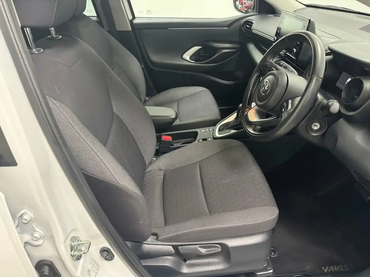 2022-toyota-yaris-15-vvt-i-design-big-16