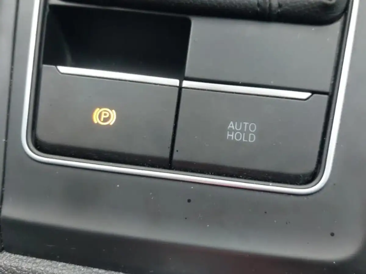 2021-volkswagen-golf-10-tsi-life-hatchback-big-16