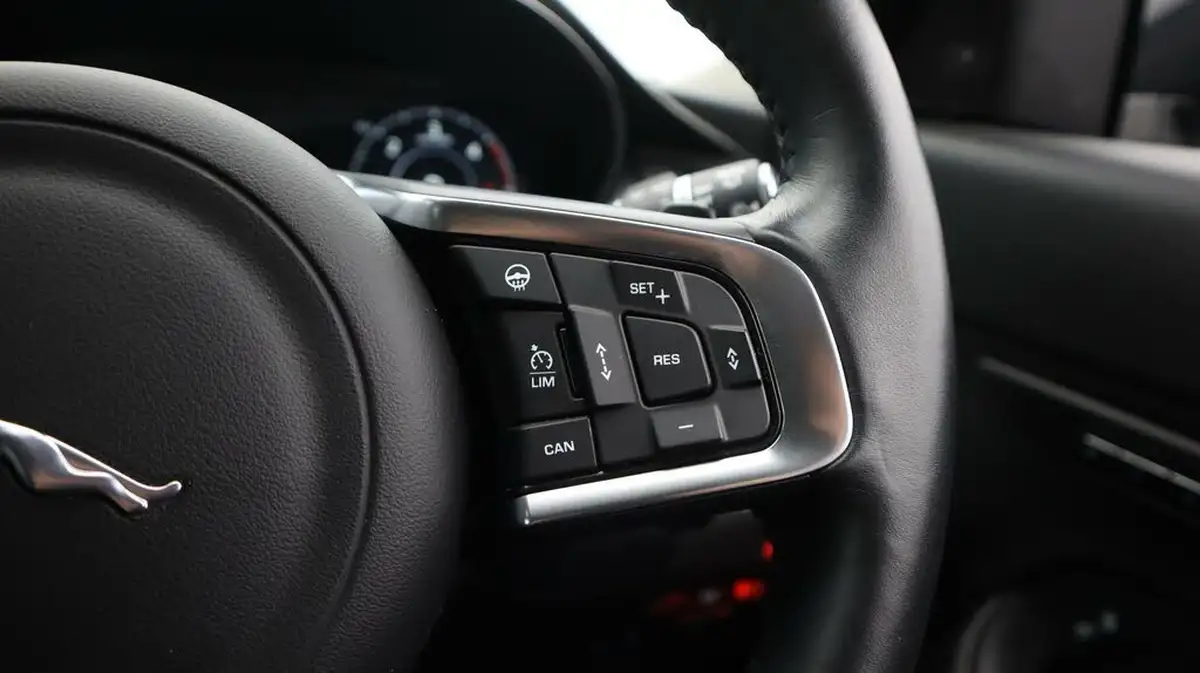 2018-jaguar-e-pace-20-i4d-r-dynamic-hse-180ps-big-24