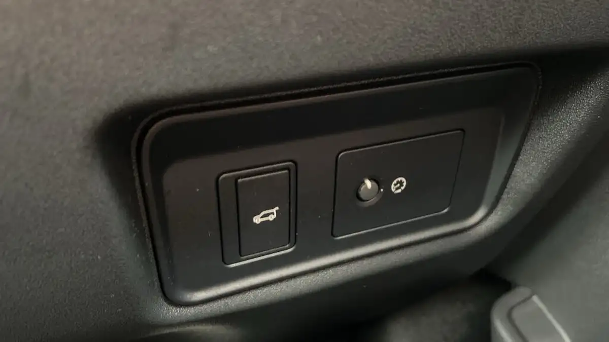 2022-jaguar-e-pace-20-d200-r-dynamic-hse-big-32