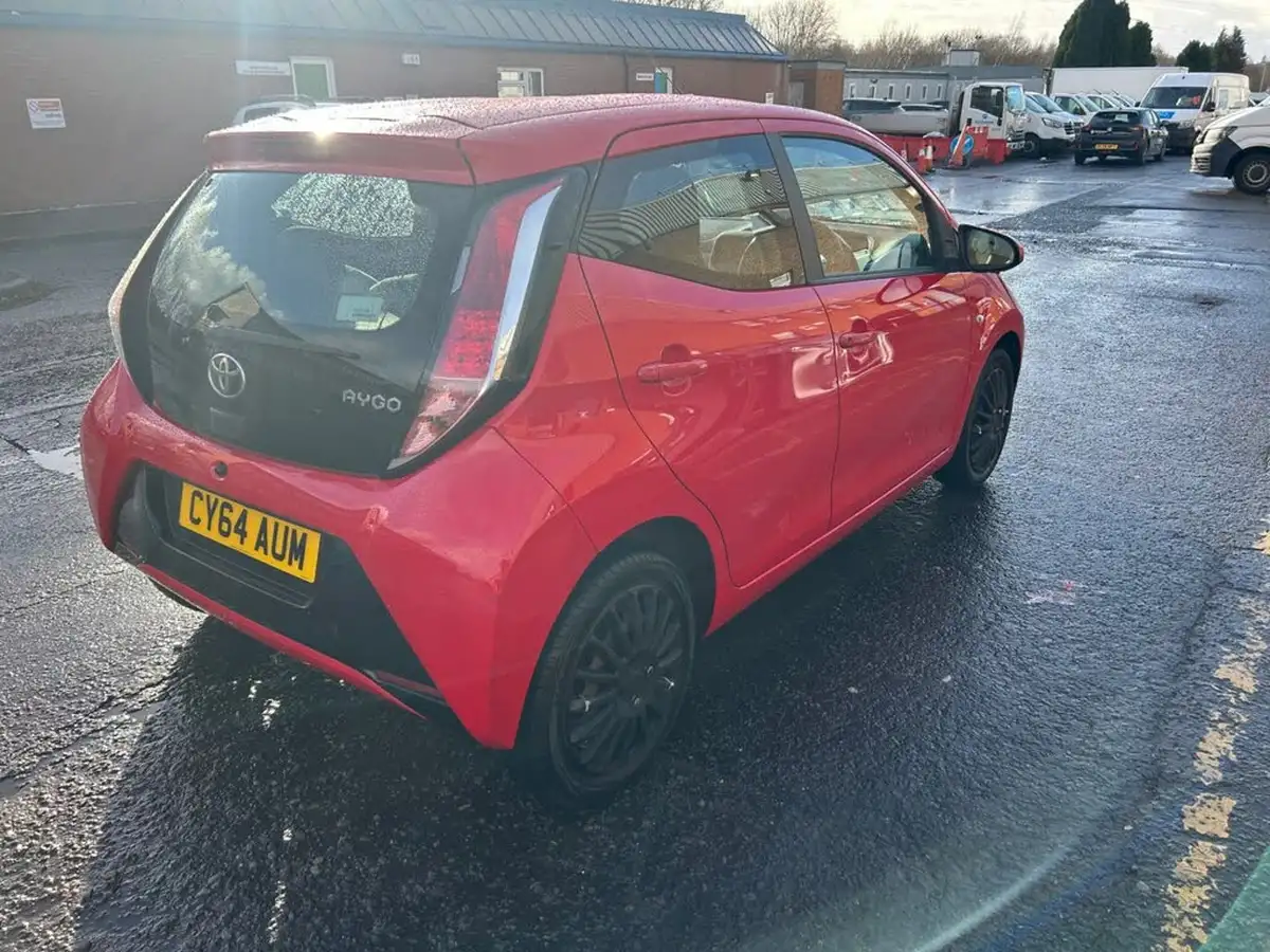 2014-toyota-aygo-10-vvt-i-x-play-5d-big-6