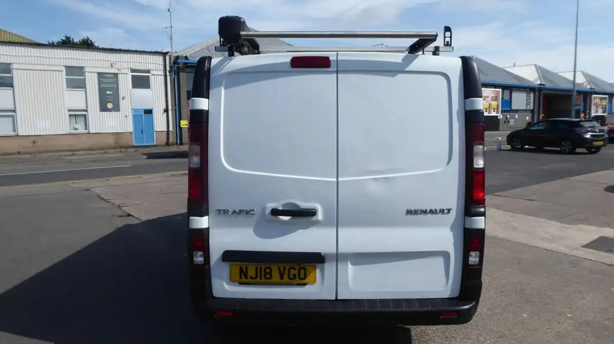 2018-renault-trafic-16dci-ll29-120-business-e6-panel-van-big-15