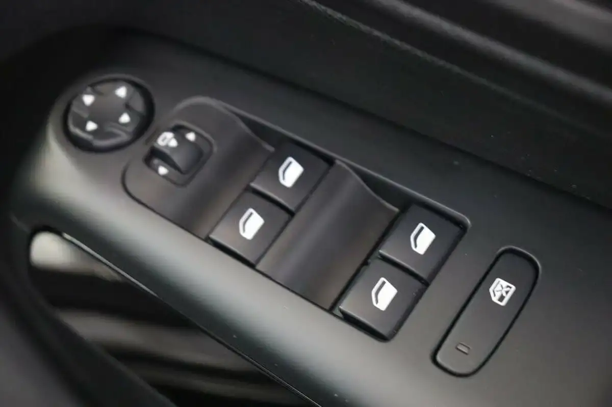 2020-citroen-c5-aircross-15bluehdi-flair-eat8-big-32