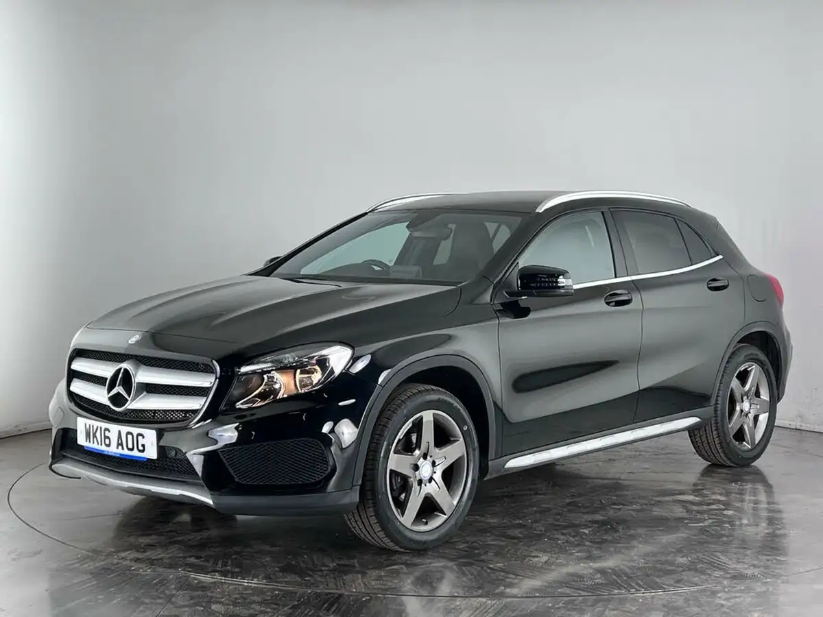 2016-mercedes-benz-gla-class-21d-gla-200d-amg-line-ss-big-3