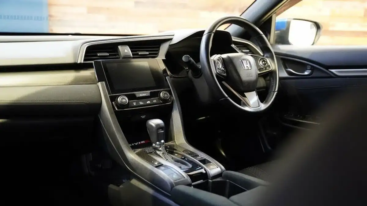2017-honda-civic-10-vtec-turbo-sr-cvt-big-1