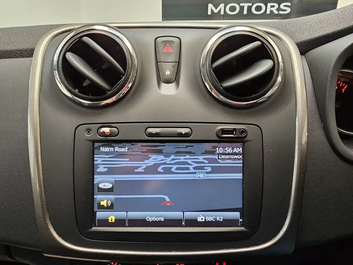 2014-dacia-sandero-stepway-09-laureate-big-19