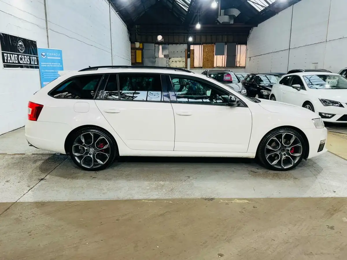2016-skoda-octavia-20tdi-vrs-estate-big-7