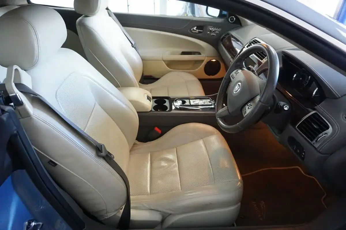 2010-jaguar-xk-50-portfolio-coupe-big-14