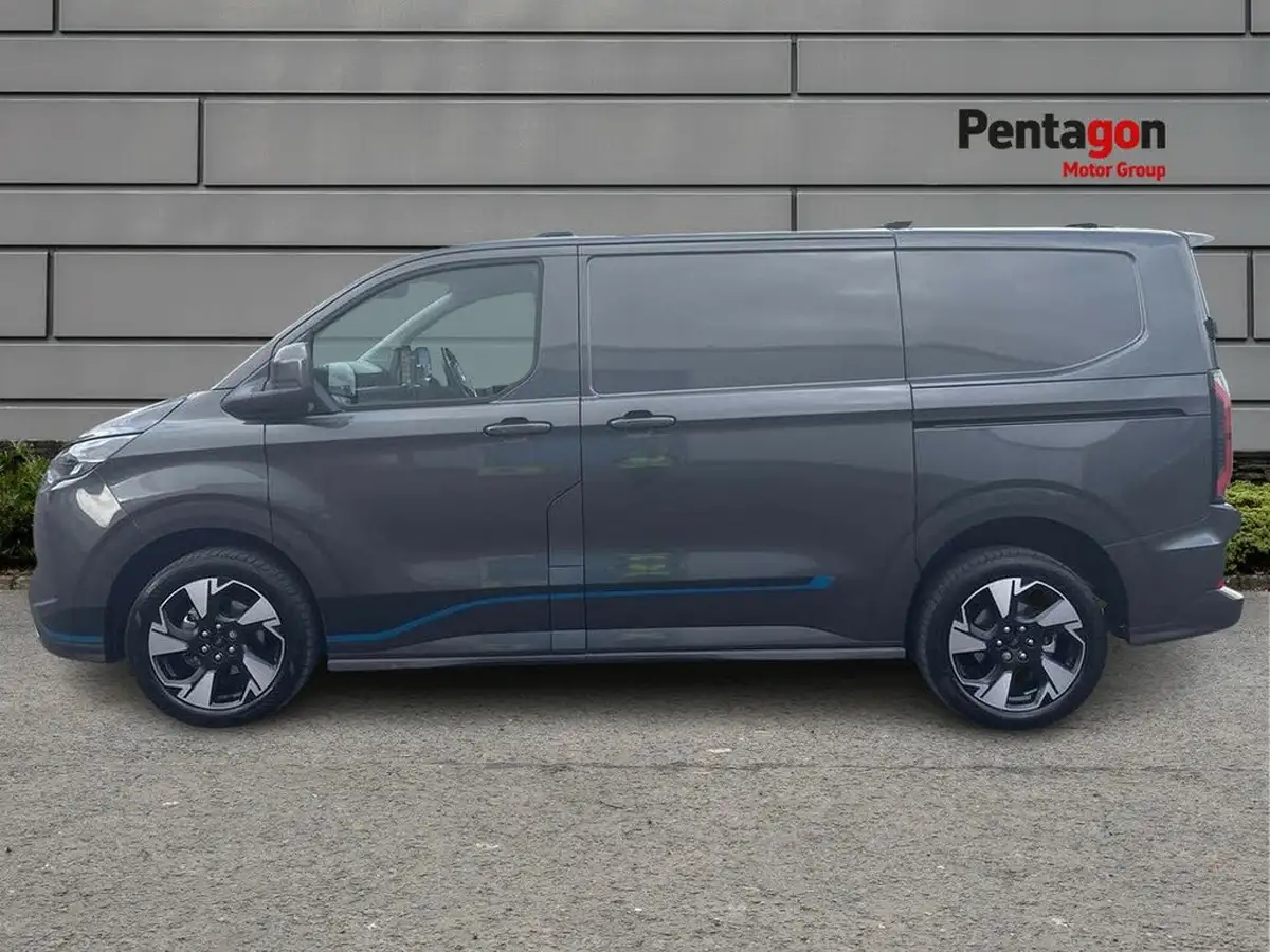2024-ford-transit-custom-e-320-l1h1-sport-panel-van-big-13