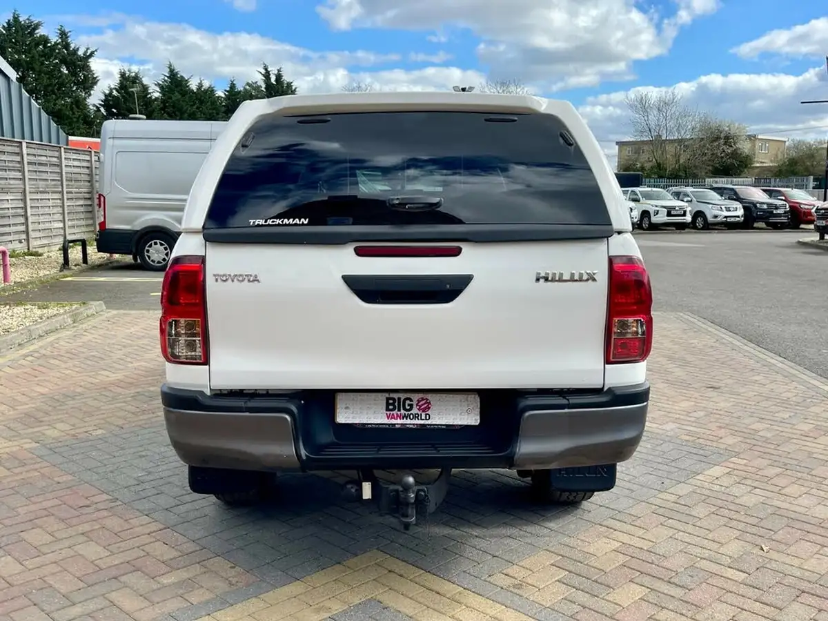 2021-toyota-hi-lux-24d-4d-active-150hpeu6dt-e-double-pick-up-big-6